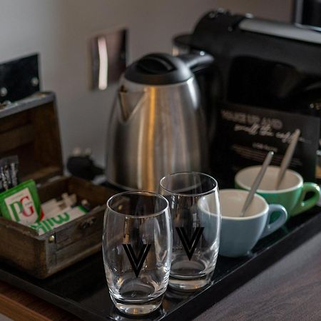 ビレッジ ホテル マンチェスター チードル エクステリア 写真